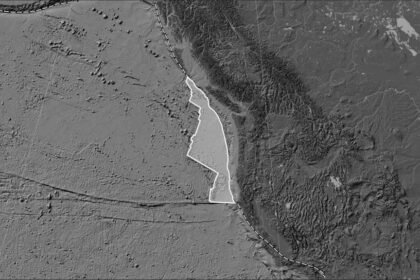 Distribuição de vulcões conhecidos ao redor da placa tectônica Juan de Fuca no mapa de elevação de dois níveis na projeção cilíndrica (oblíqua) de Patterson