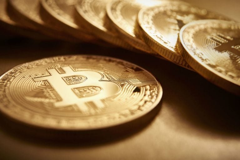 Representação física do Bitcoin - Foto: Getty Images - Adam Gault