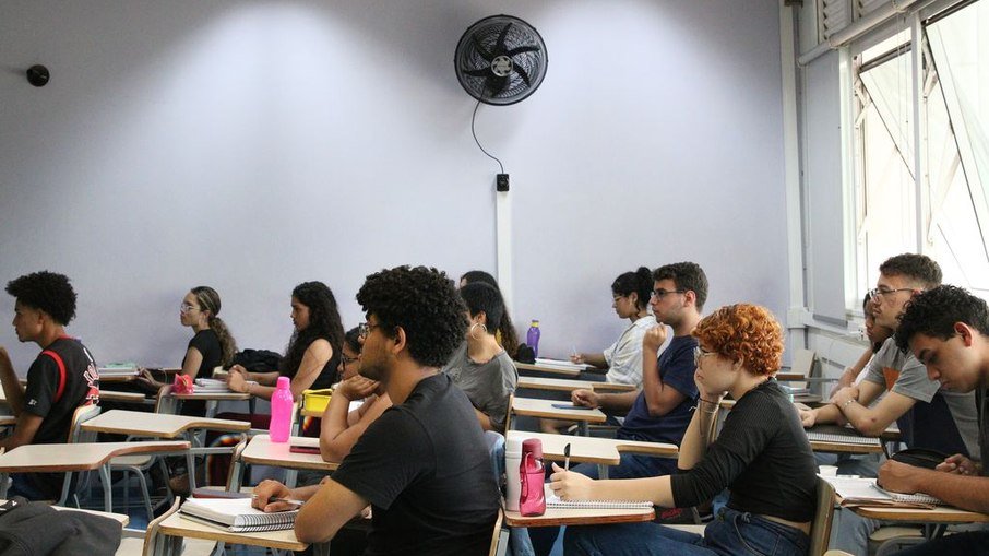 Alunos podem receber até R$ 9.200,00 durante todo o Ensino Médio