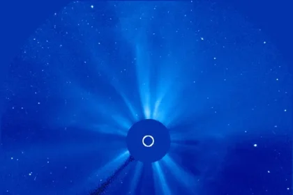 Jato de plasma do Sol pode atingir a Terra hoje e causar tempestade geomagnética 