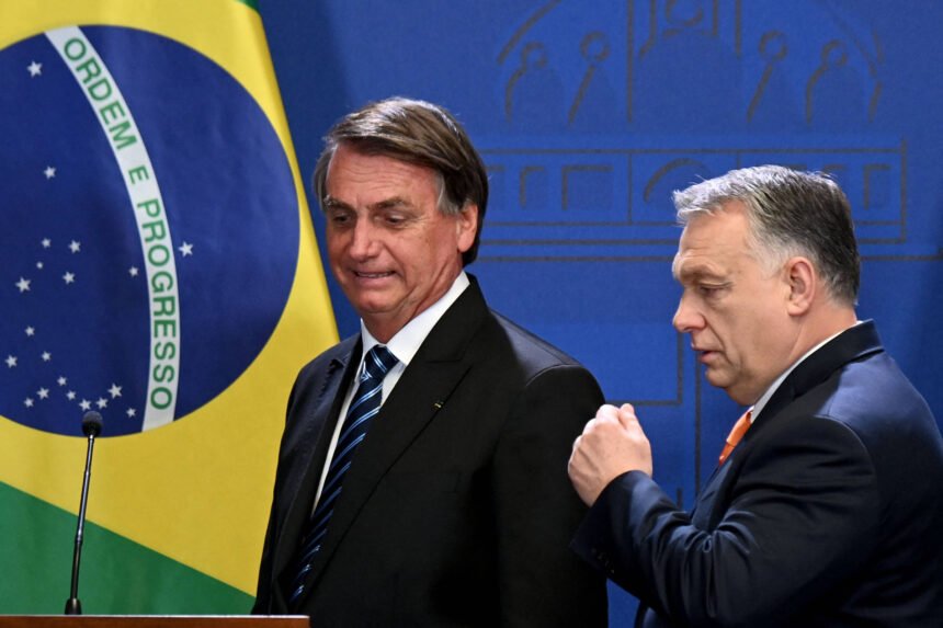 PF investigará ida de Bolsonaro a embaixada da Hungria - 25/03/2024 - Poder