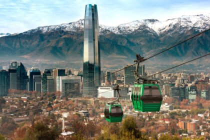 Teleférico que dá acesso ao Cerro San Cristóbal, em Santiago, no Chile