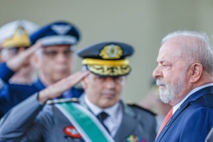 Após evitar cerimônias sobre 60 anos do golpe, Lula vai a evento do Dia do Exército