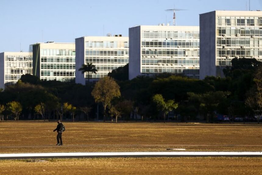 Governo cria comissão para discutir organização da administração federal | Política