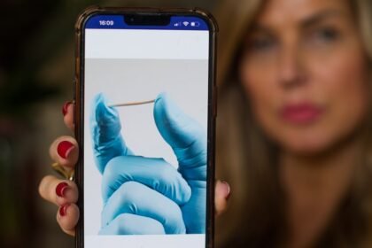 ‘Parecia que as fibras do corpo iam estourar’: usuárias do chip da beleza sofrem com danos à saúde