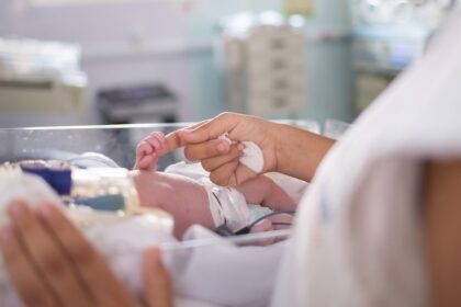 Brasil tem carência de 1,5 mil leitos de UTI neonatal para atender recém-nascidos, diz estudo